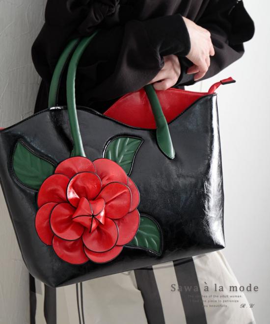 波打つラインの花咲くトートバッグ